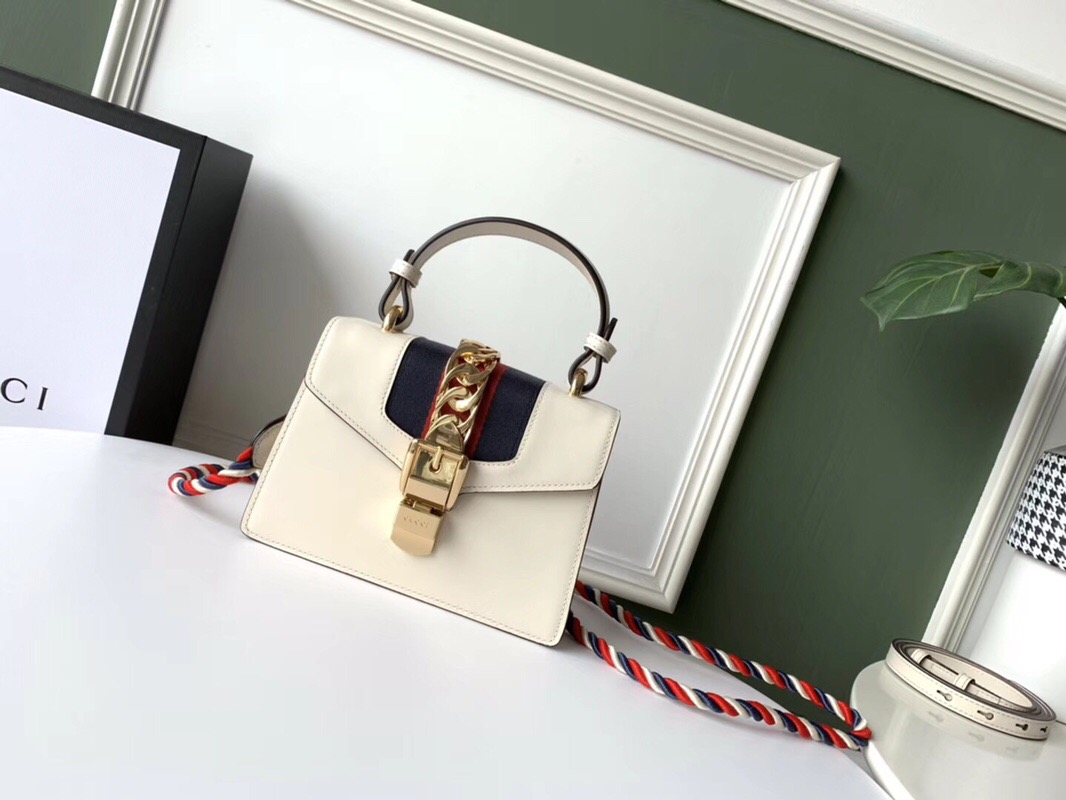 470270 D4ZAG 8605 GUCCI Sylvie 系列皮革迷你手袋 白色