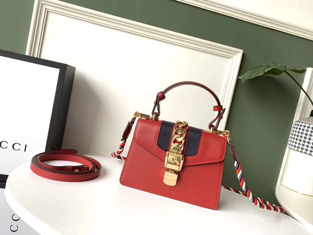 470270 D4ZAG 8605 GUCCI Sylvie 系列皮革迷你手袋 红色