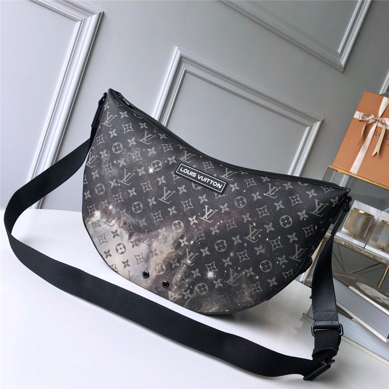 M44164 LV ALPHA HOBO LV男包 Galaxy帆布太空银河系列男包 LV月形包