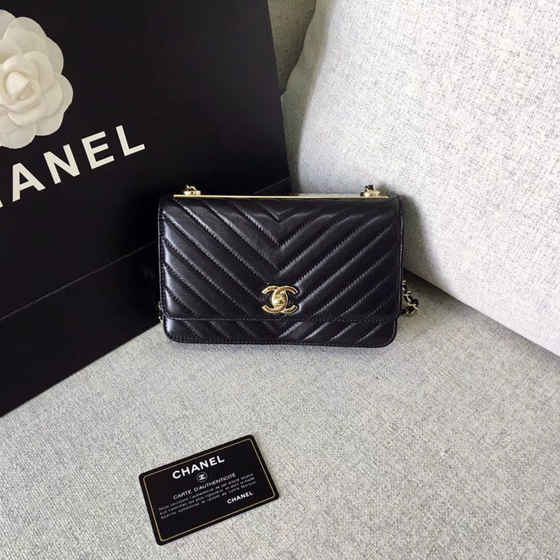 Chanel香奈儿WOC 链条包菱格纹漆皮羊皮单肩斜跨