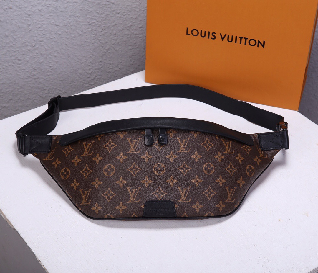 LV Discovery Monogram Eclipse CHEST BELT BAG  Ｍ44337  47x20x9CM 