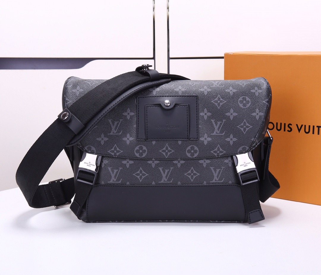 LV Messenger PM Voyager MENS BAG Monogram Eclipse M40511  33x22.5x11CM 