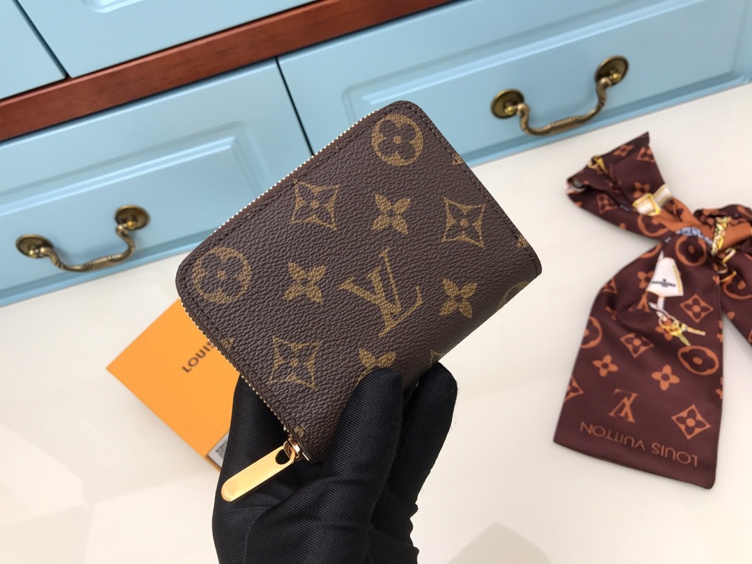 LV SHORT WALLET M60067  11x8CM