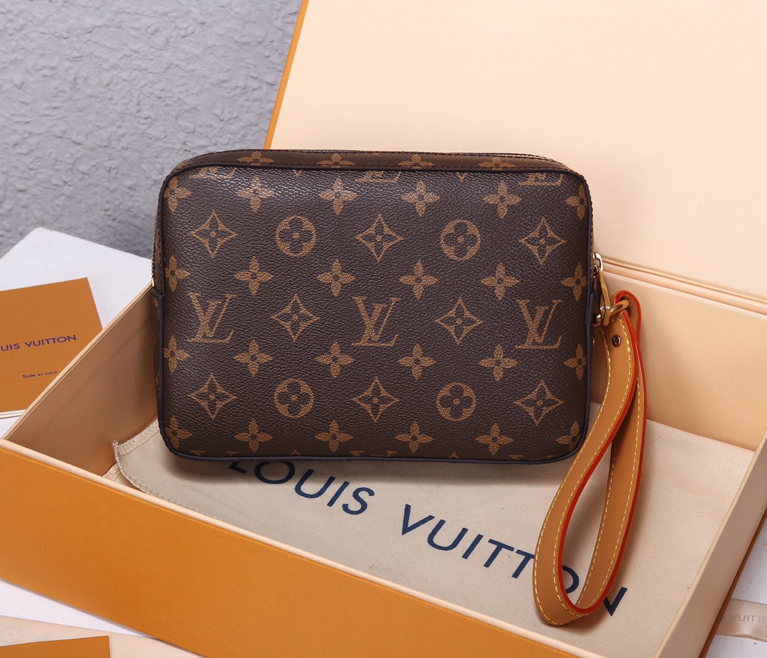 LV Soft Trunk  CLUTCH Creative Traveller Set  M44779；SIZE:21x15x4.5CM 