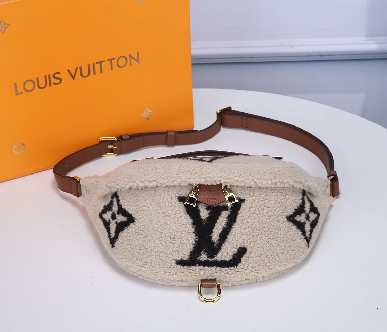 LV BUMBAG  M55425 Teddy 37.0 x 14.0 x 13.0 cm 