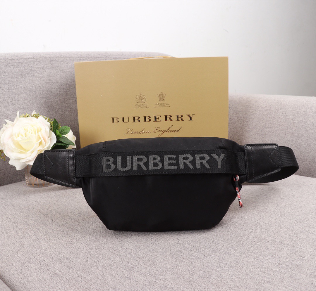 BURBERRY BELT BAG