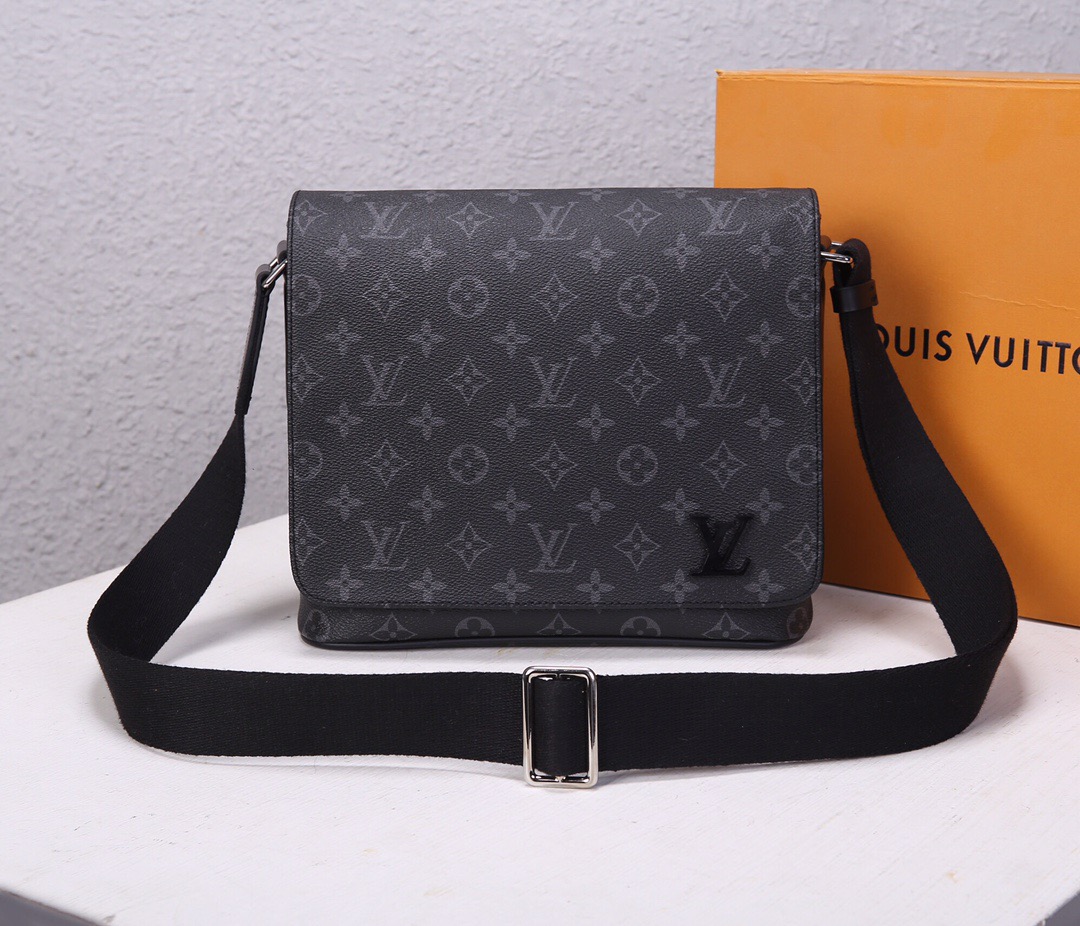 LV MENS MESSENGER BAG District PM Ｍ44000 25x22x7CM