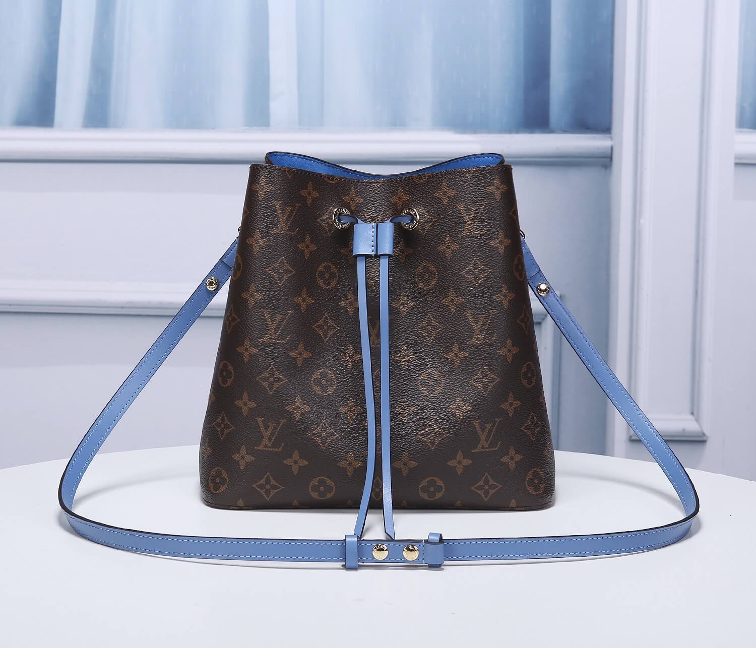 LV NEONOE HANDBAG M44887 M44020 M44022 M44021 M43569 N40198 N40214 N40213 N40153 N40151 N40152 M44717 M44679 26X26X17.5CM