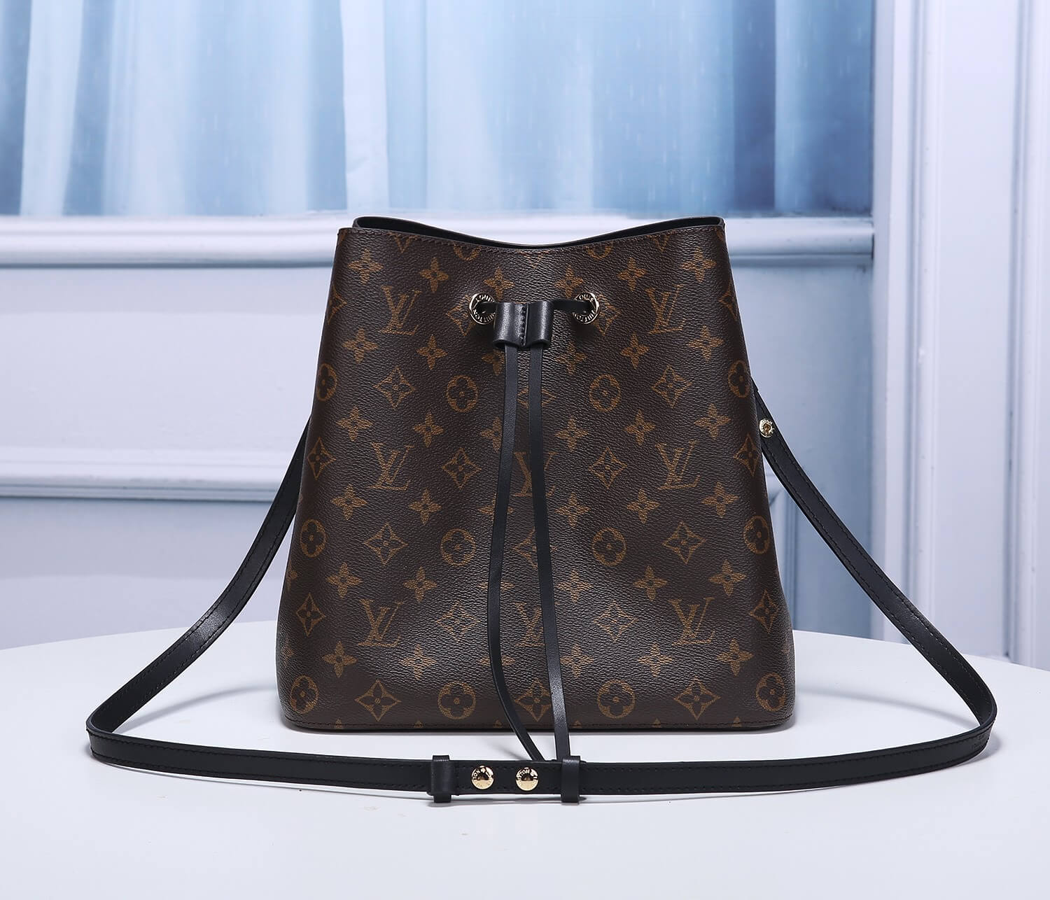 LV NEONOE HANDBAG M44887 M44020 M44022 M44021 M43569 N40198 N40214 N40213 N40153 N40151 N40152 M44717 M44679 26X26X17.5CM