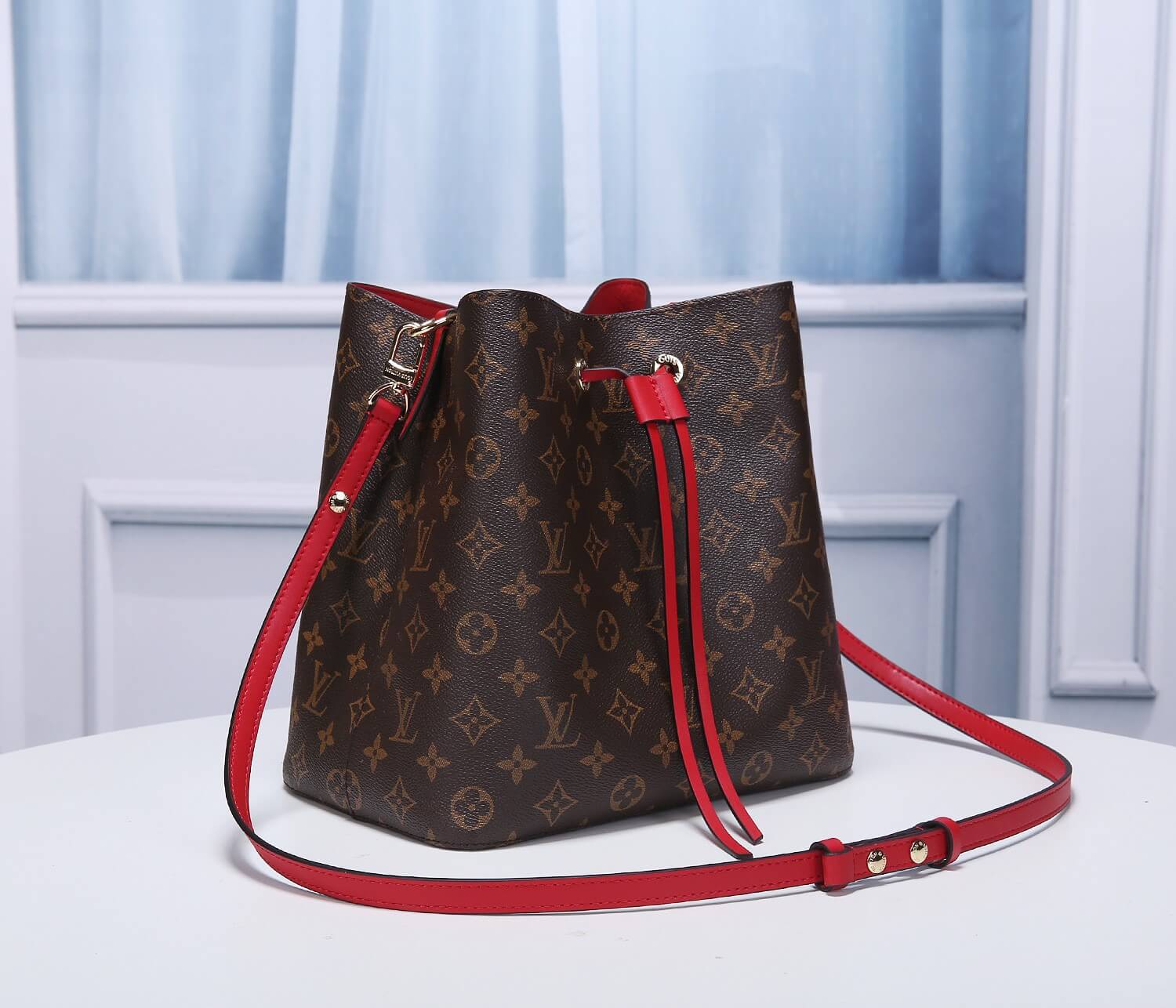 LV NEONOE HANDBAG M44887 M44020 M44022 M44021 M43569 N40198 N40214 N40213 N40153 N40151 N40152 M44717 M44679 26X26X17.5CM