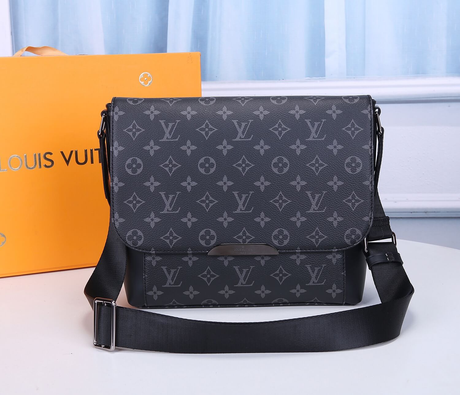 LV Messenger PM  EXPLORER M40565 Monogram Eclipse 32.0 x 28.0 x 11.0 cm 