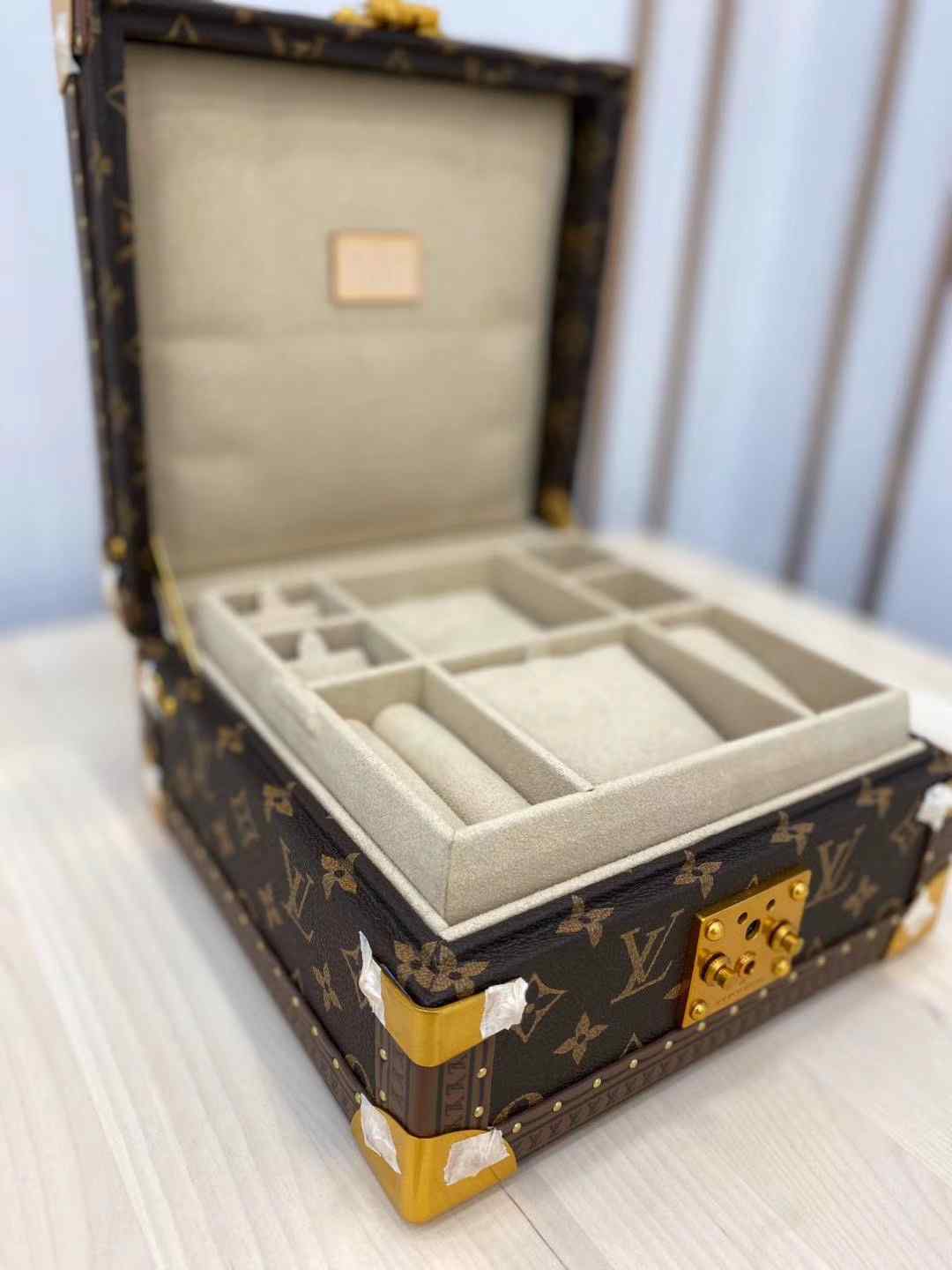 LV jewelry case box M20040 23.0 x 11.0 x 23.0 cm 