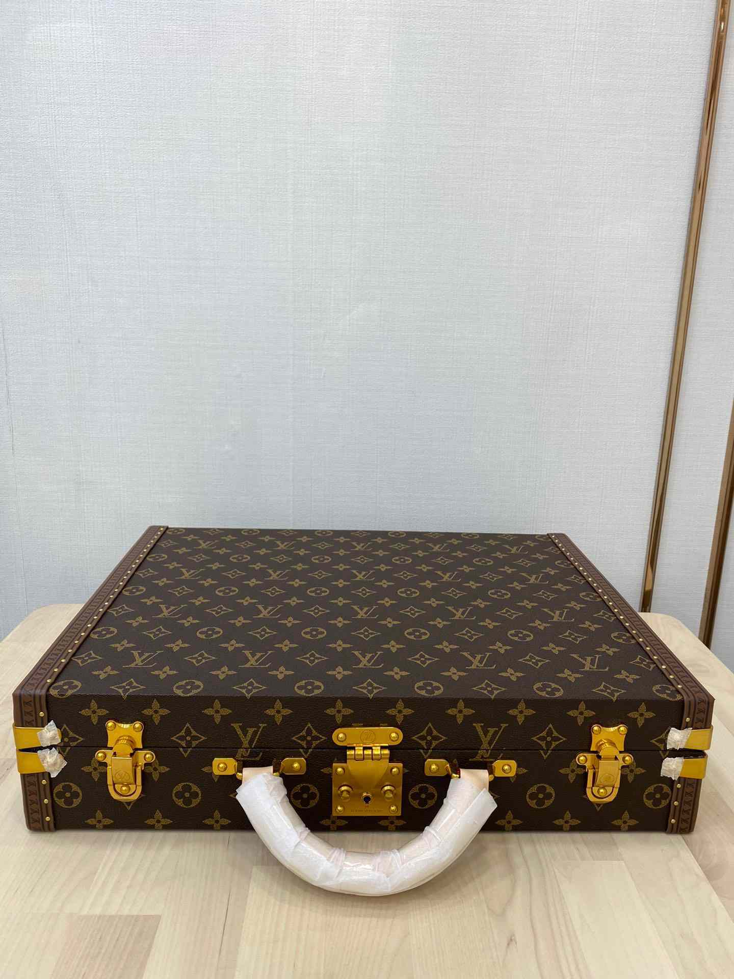 LV PRéSIDENT CASE BOX  Damier Graphite  44.0 x 34.0 x 11.0 cm 