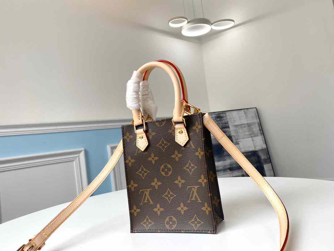 LV HANDBAG MINI ONTHEGO M69846 17.0 x 14.0 x 5.5 cm 