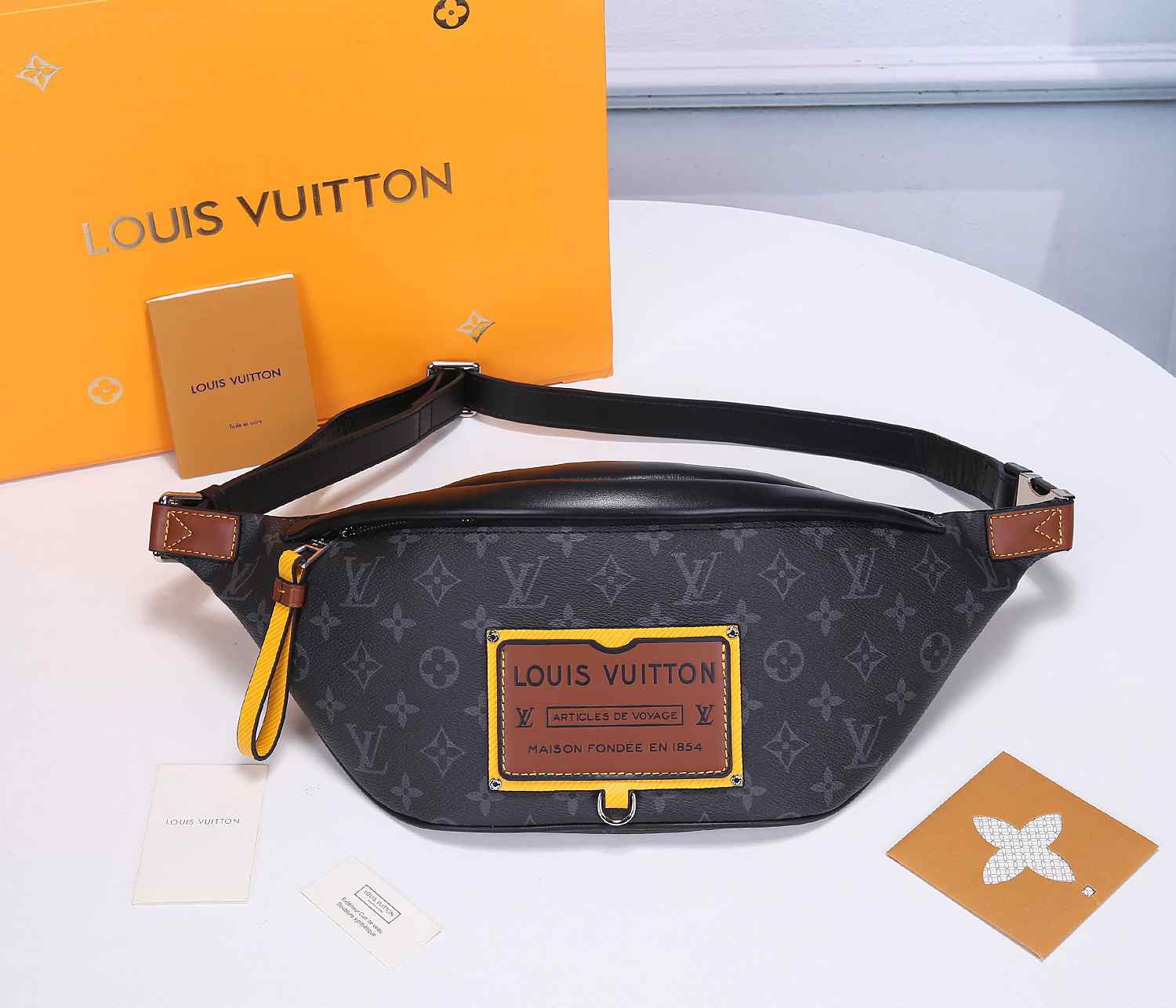 LV M45220 Discovery CHEST BAG SLING BAG 47 x 20 x 9 cm