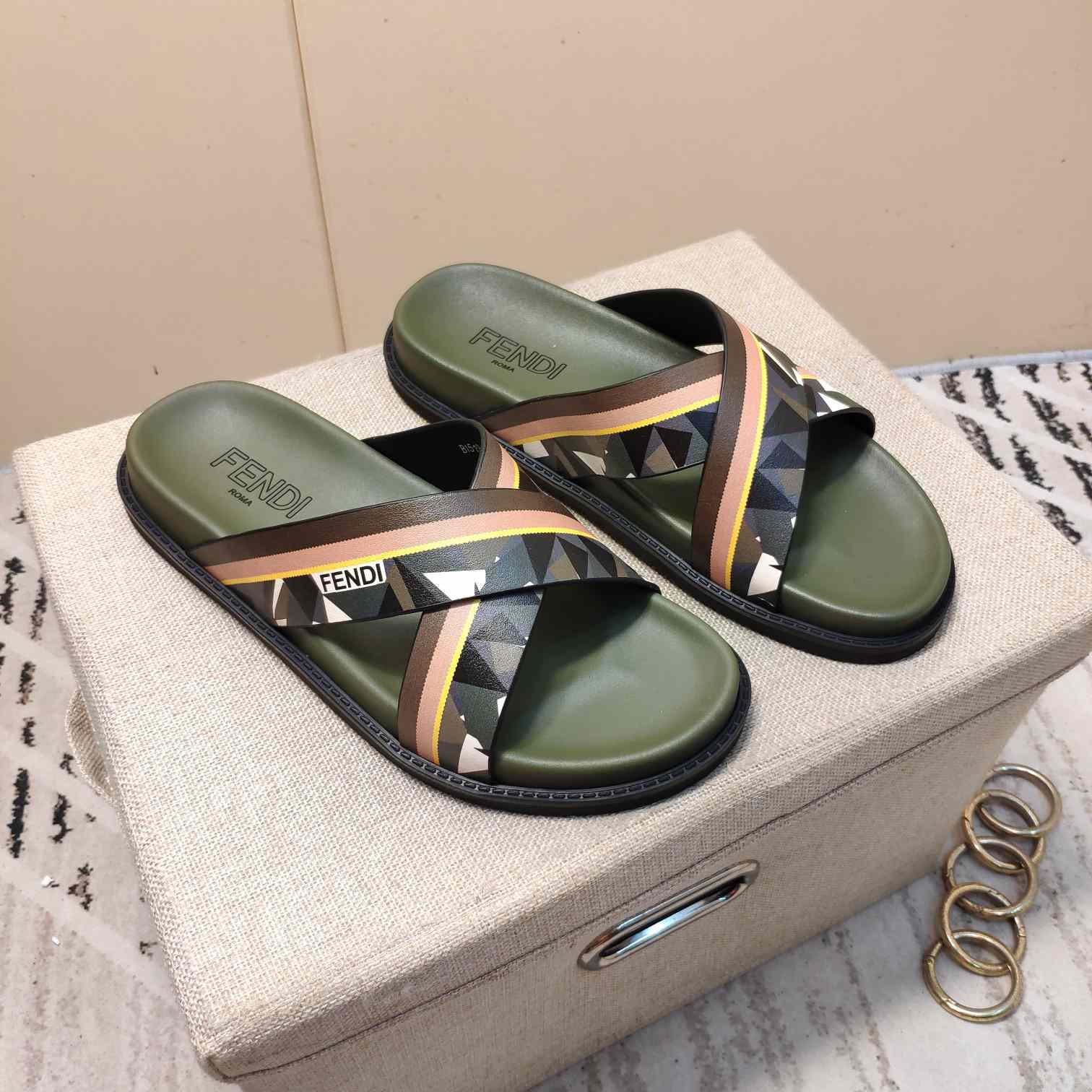 FENDI SLIPPERS 