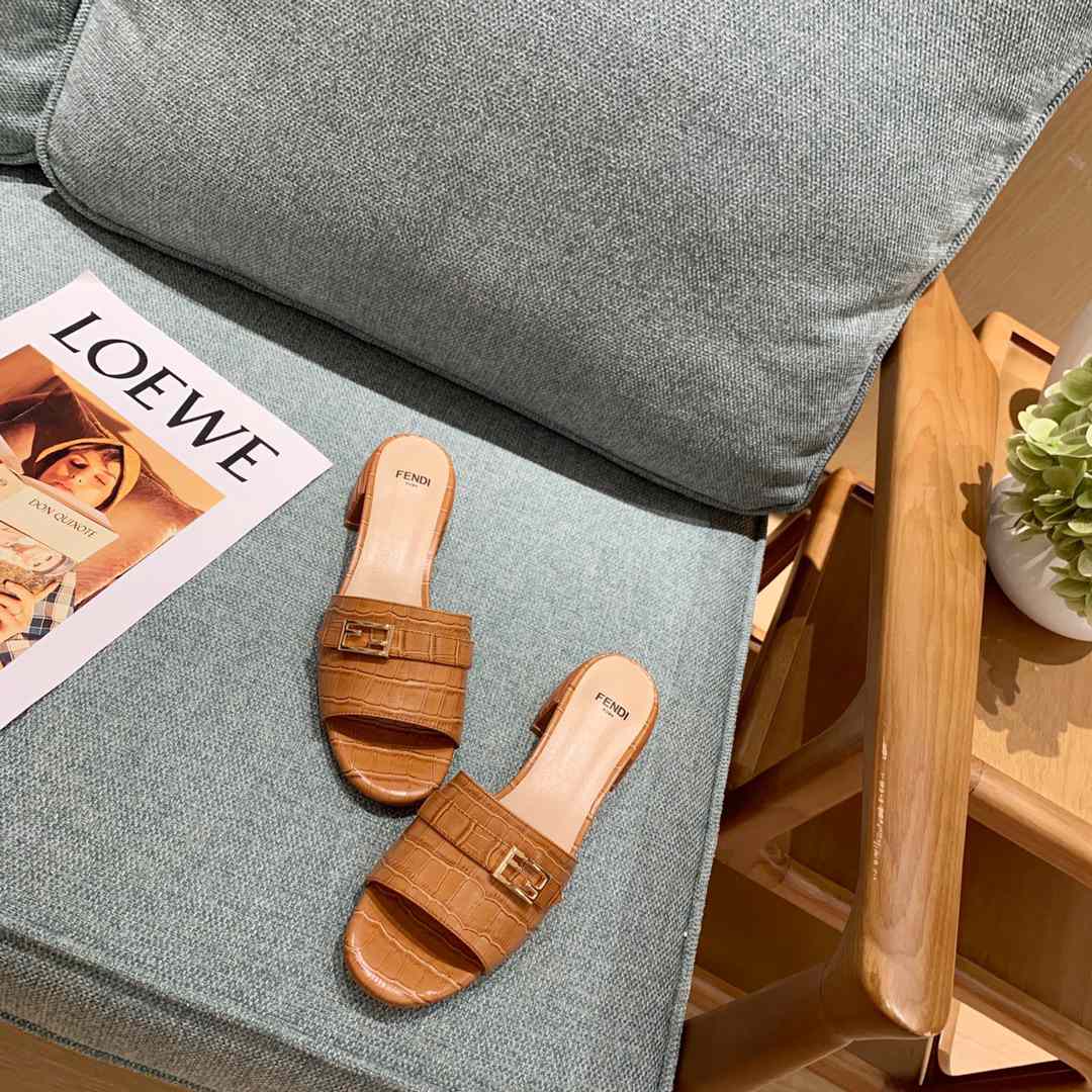 FENDI SLIPPERS 