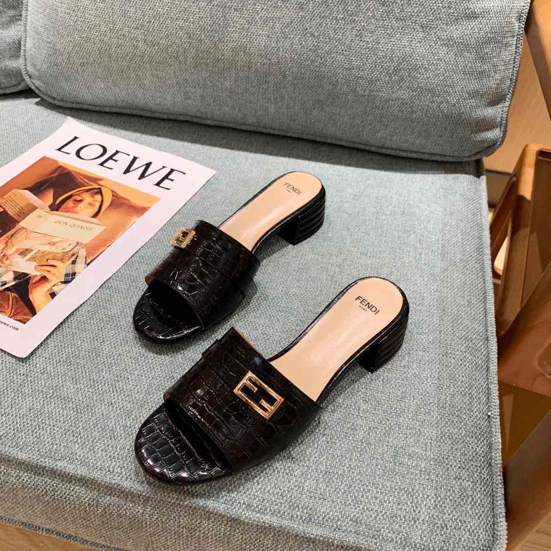 FENDI SLIPPERS 