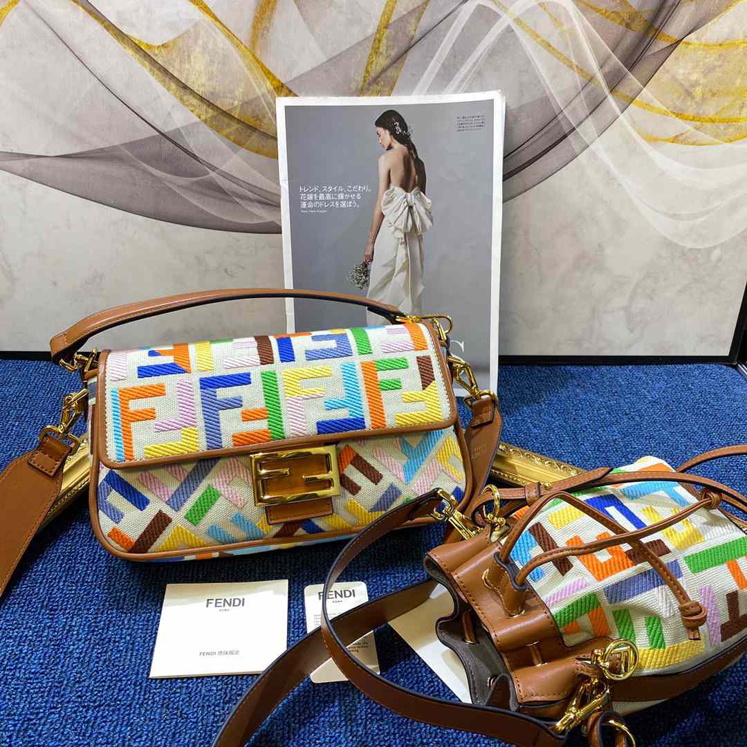 FENDI Baguette HANDBAG 26x13x6cm