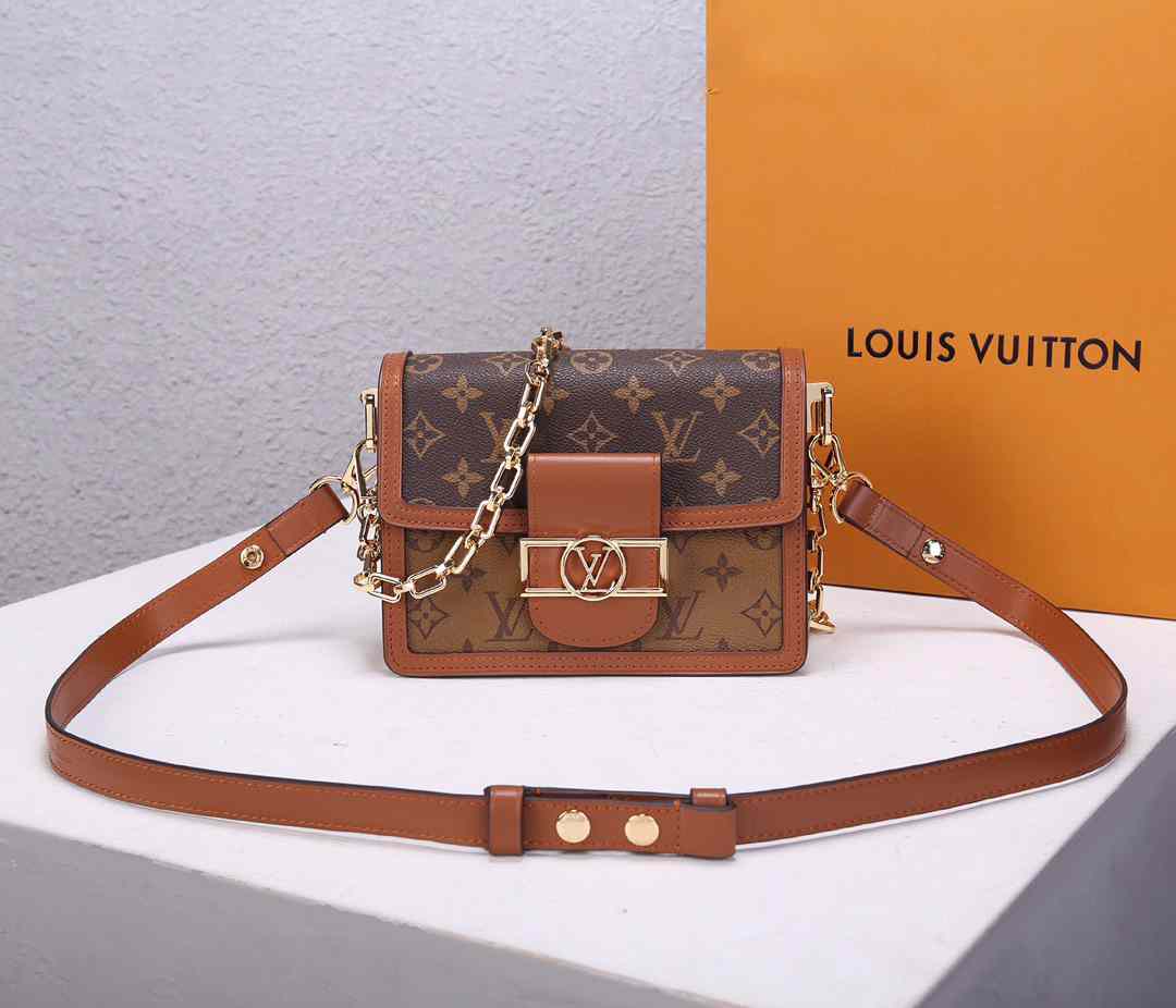 LV HANDBAG Nicolas Ghesquière Mini Dauphine  Ｍ44580 20x15x9CM