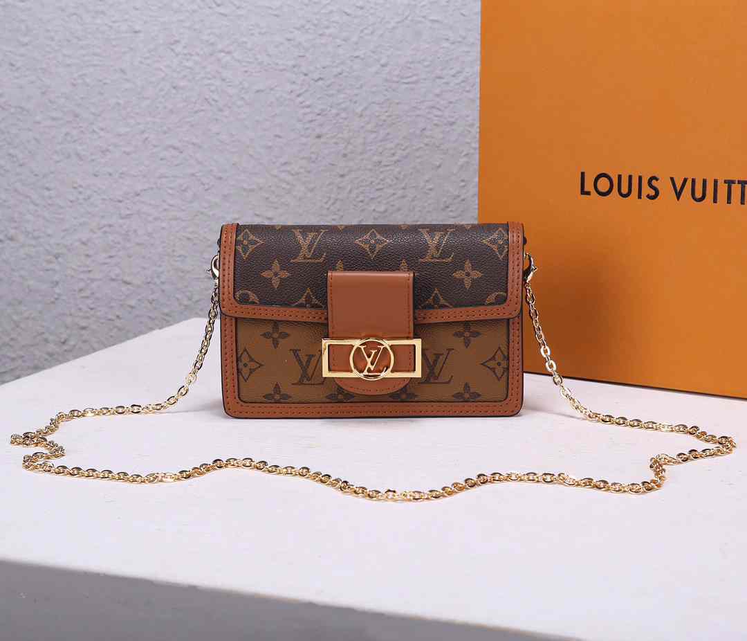 LV HANDBAG Nicolas Ghesquière Mini Dauphine  M68746；:18.5x12x5CM 