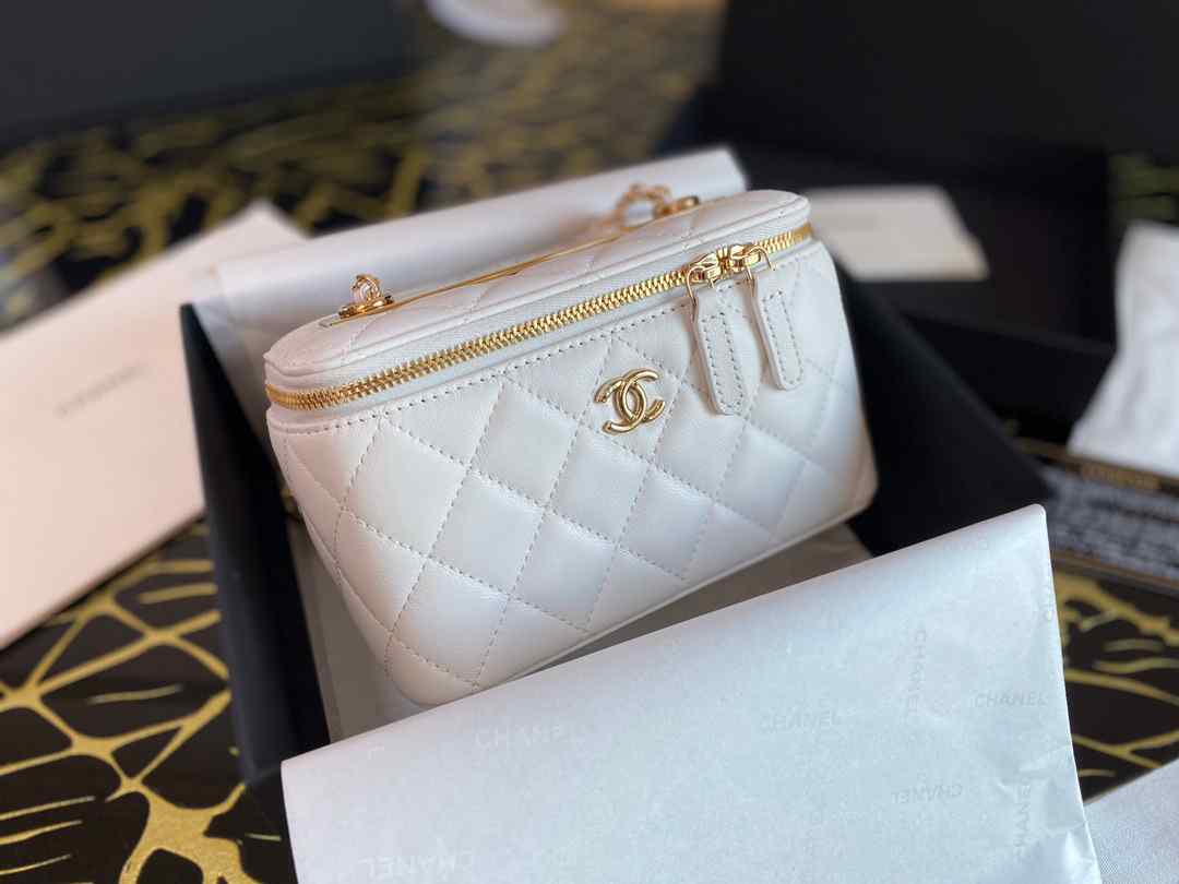 CHANEL HANDBAG