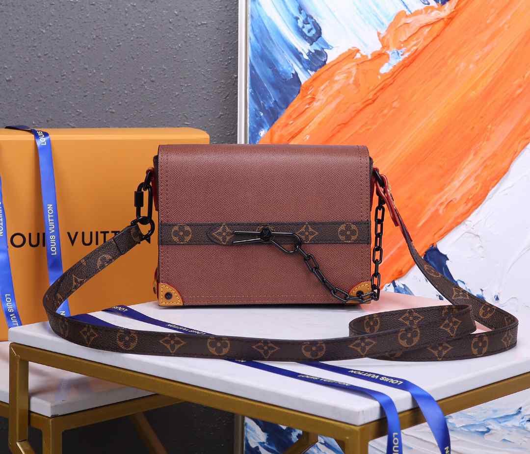 LV MESSENGER BAG M30718 23.0 x 15.0 x 9cm 