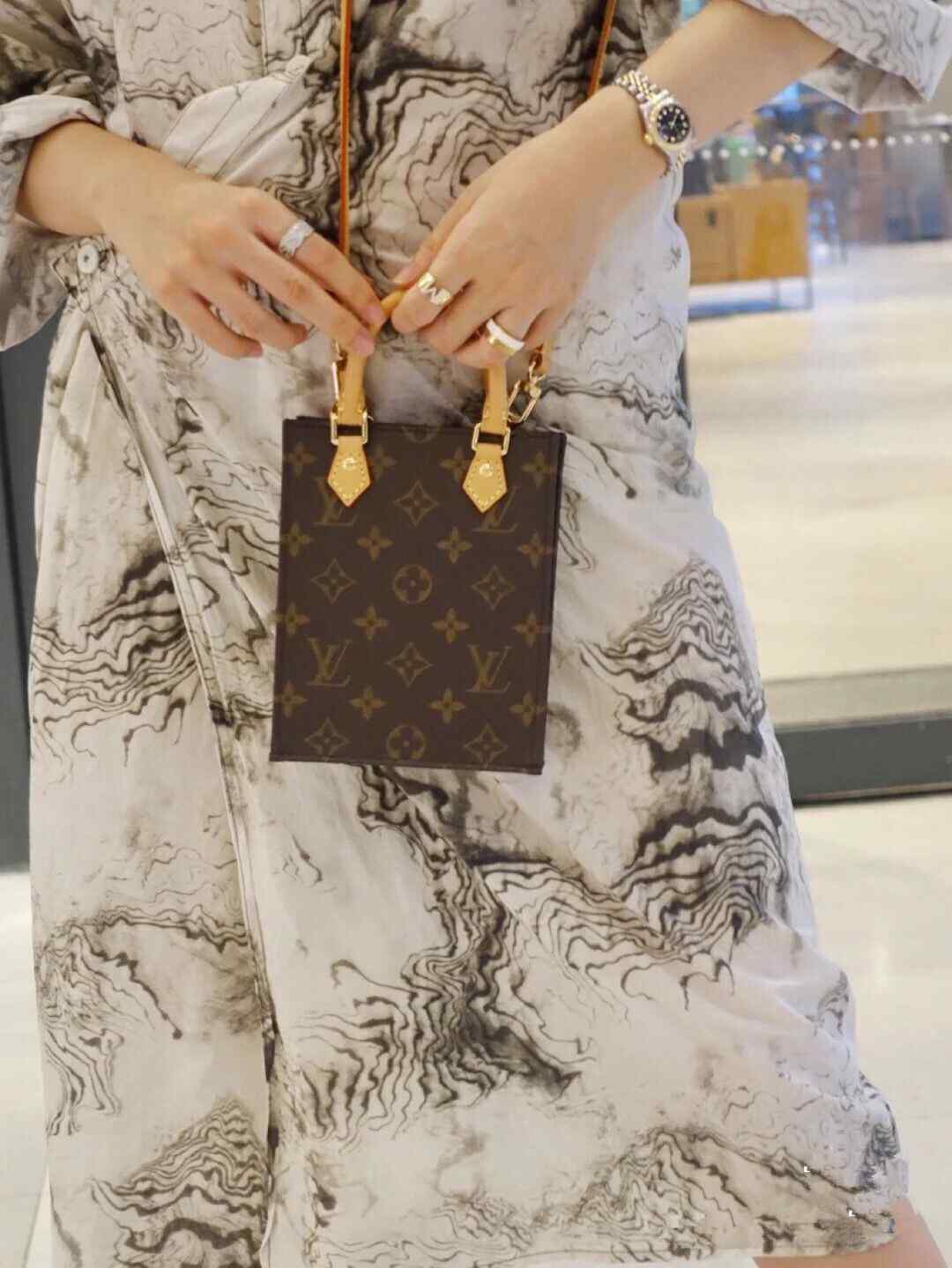 LV MINI TOTE M69442 14x17x5.5CM 