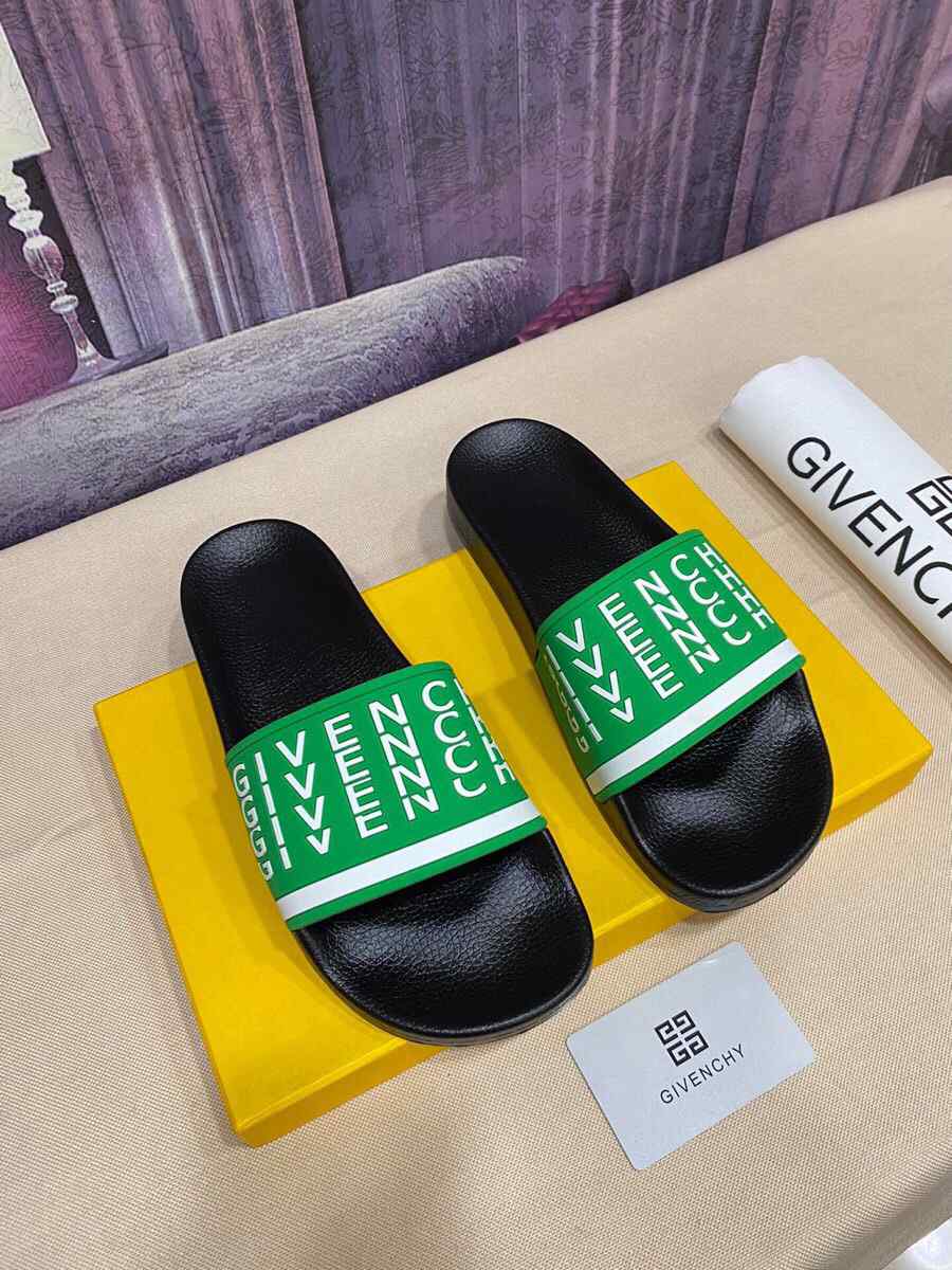 BRAND SLIPPERS