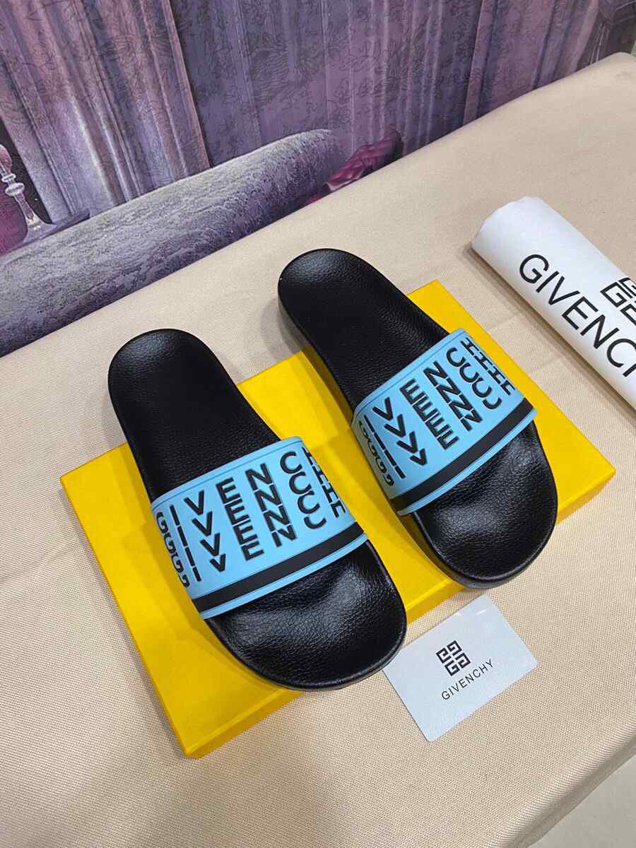 BRAND SLIPPERS