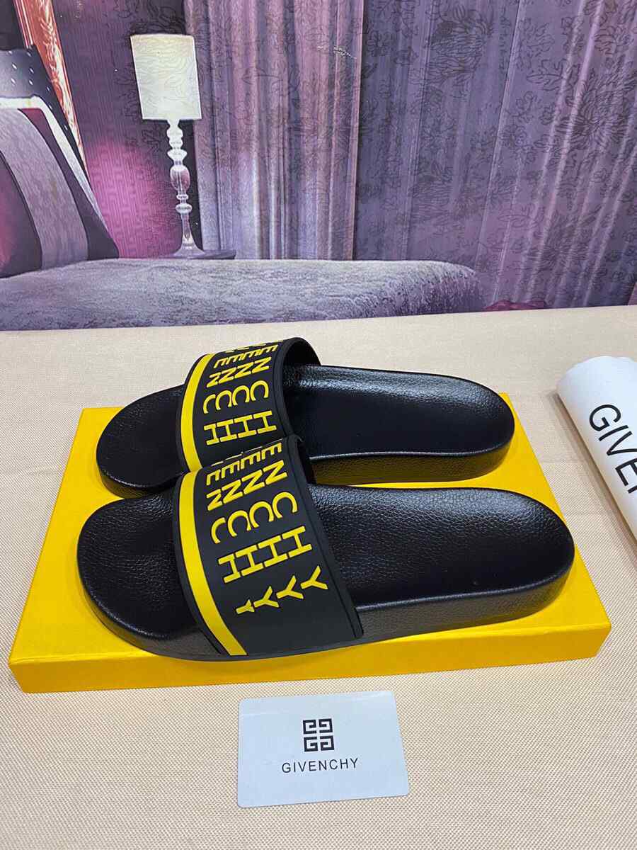 BRAND SLIPPERS