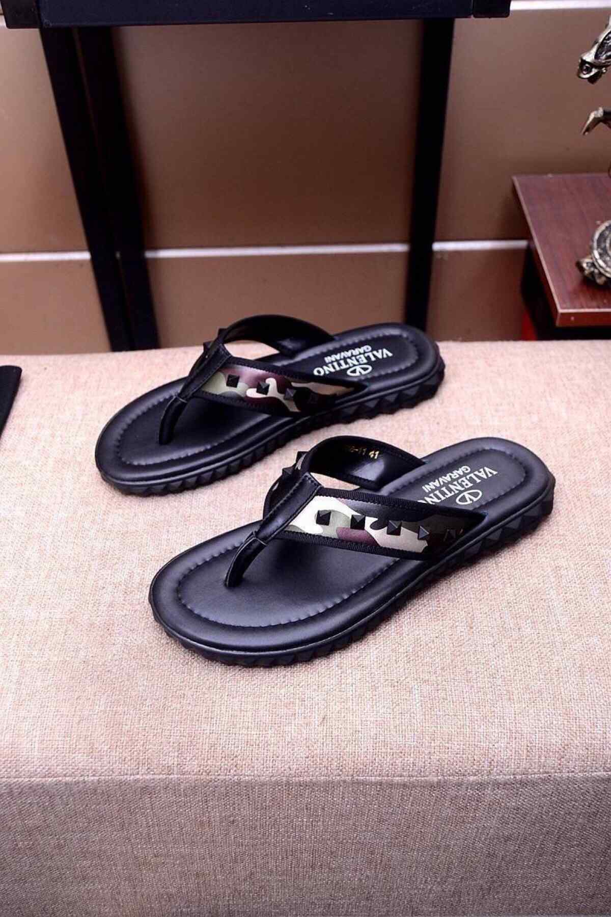 BRAND SLIPPERS