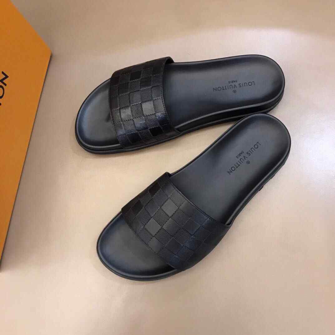 BRAND SLIPPERS