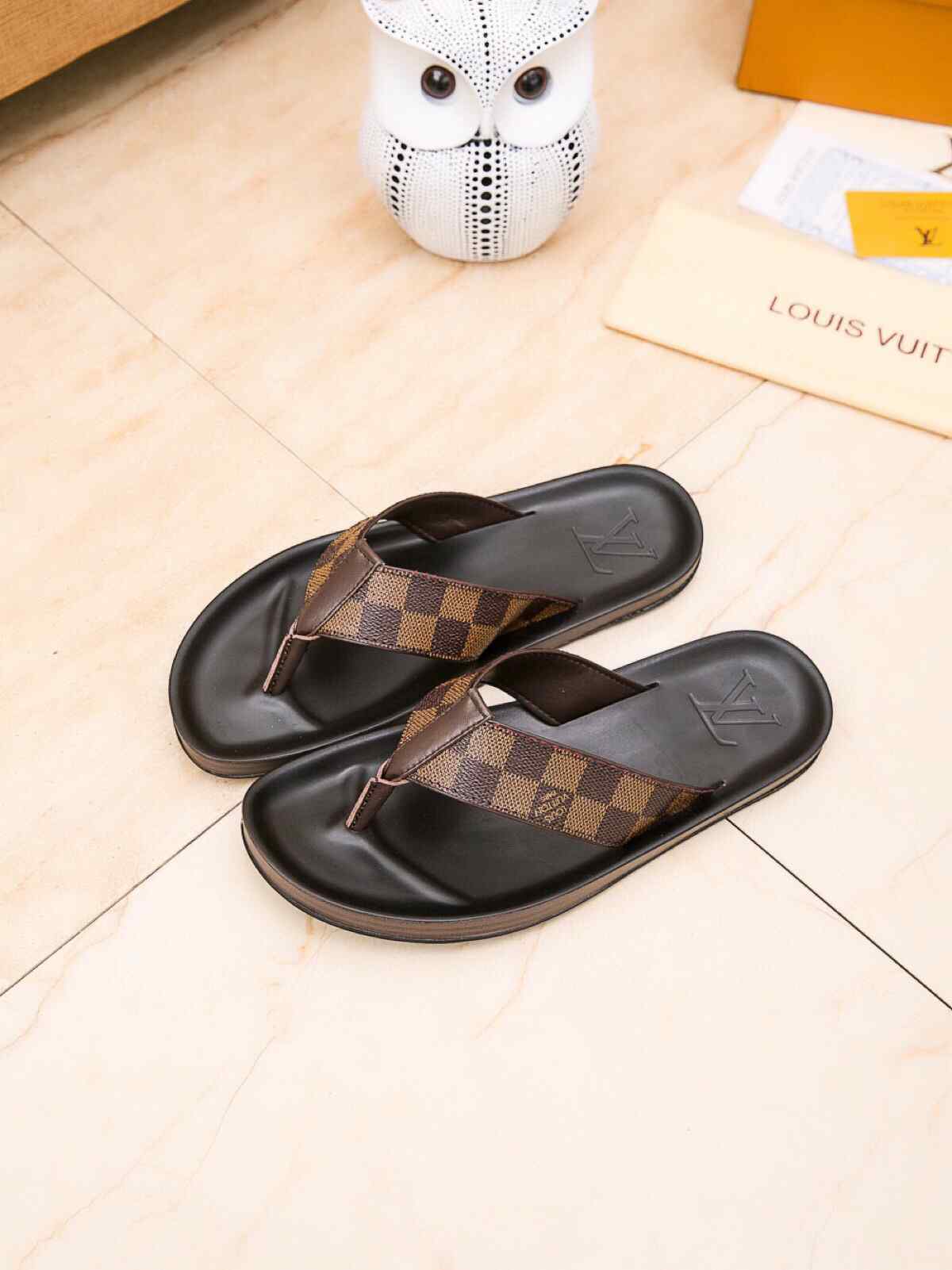 BRAND SLIPPERS