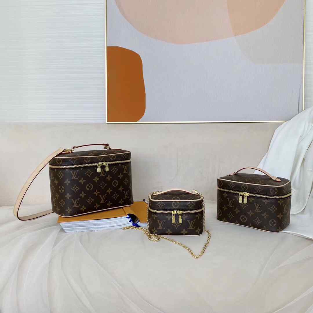 LV COSMETIC CASE BB MINI