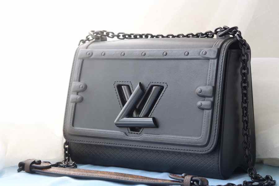 LV NEW TWIST  EPI  HANDBAG  M50320/50280/50282 23.0 x 18 x 8CM