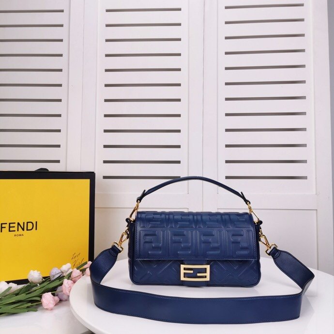 FENDI WOMENS HANDBAG BAGUETTE F0191 SIZE: 26x5x15cm