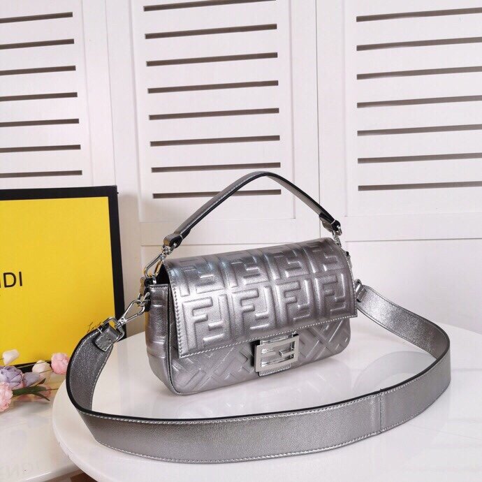 FENDI WOMENS HANDBAG BAGUETTE F0191 SIZE: 26x5x15cm