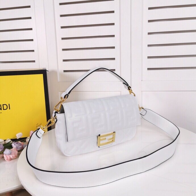 FENDI WOMENS HANDBAG BAGUETTE F0191 SIZE: 26x5x15cm