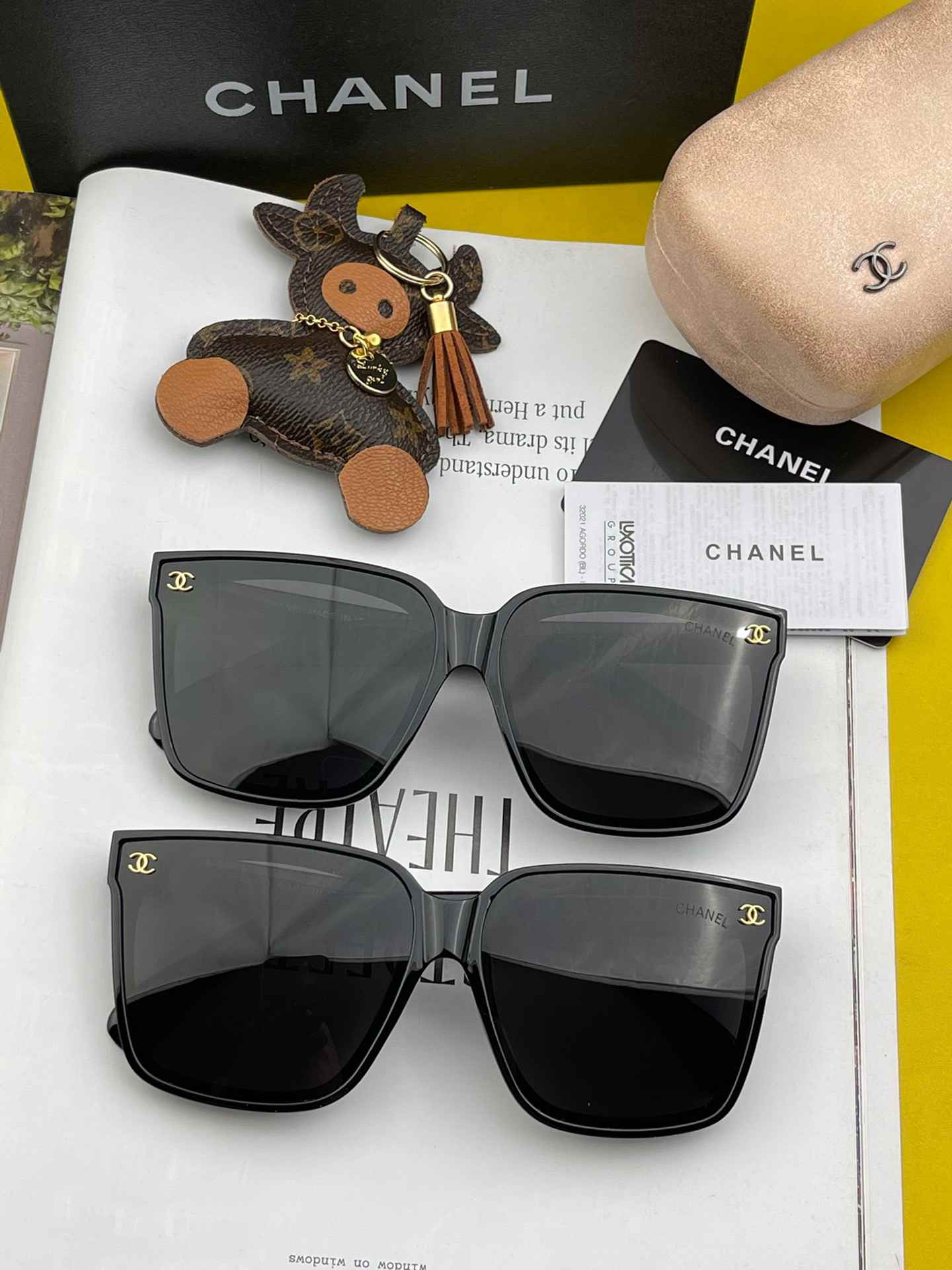 SUNGLASSES 210806