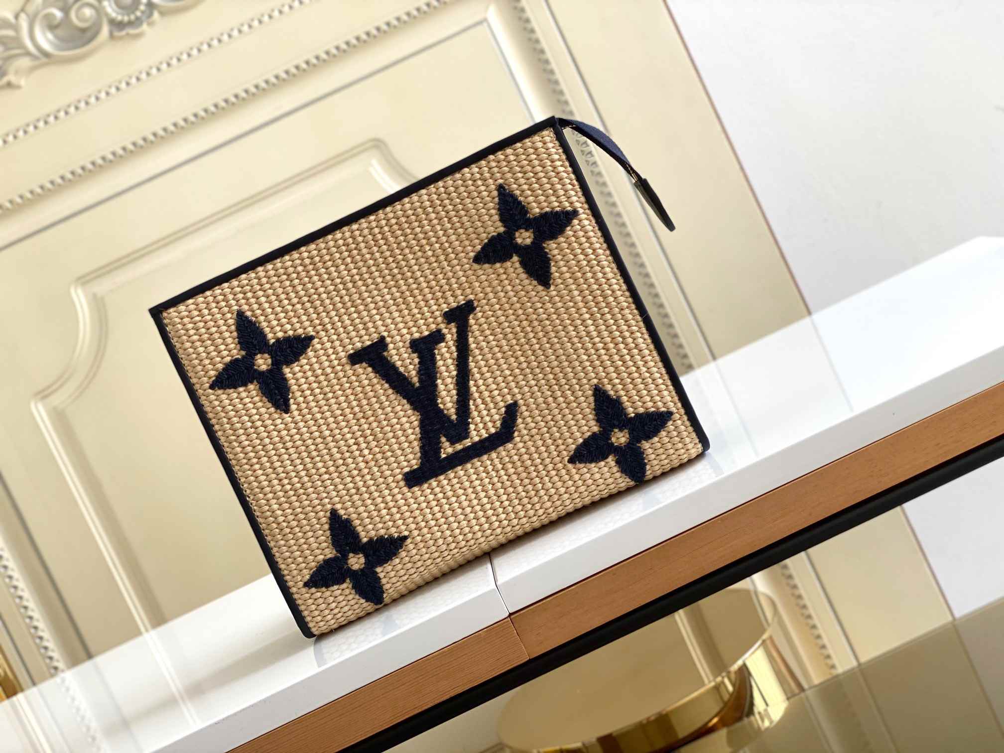 L\V M80352 M80351 Monogram Raffia  25x 20 x 5.5 cm 