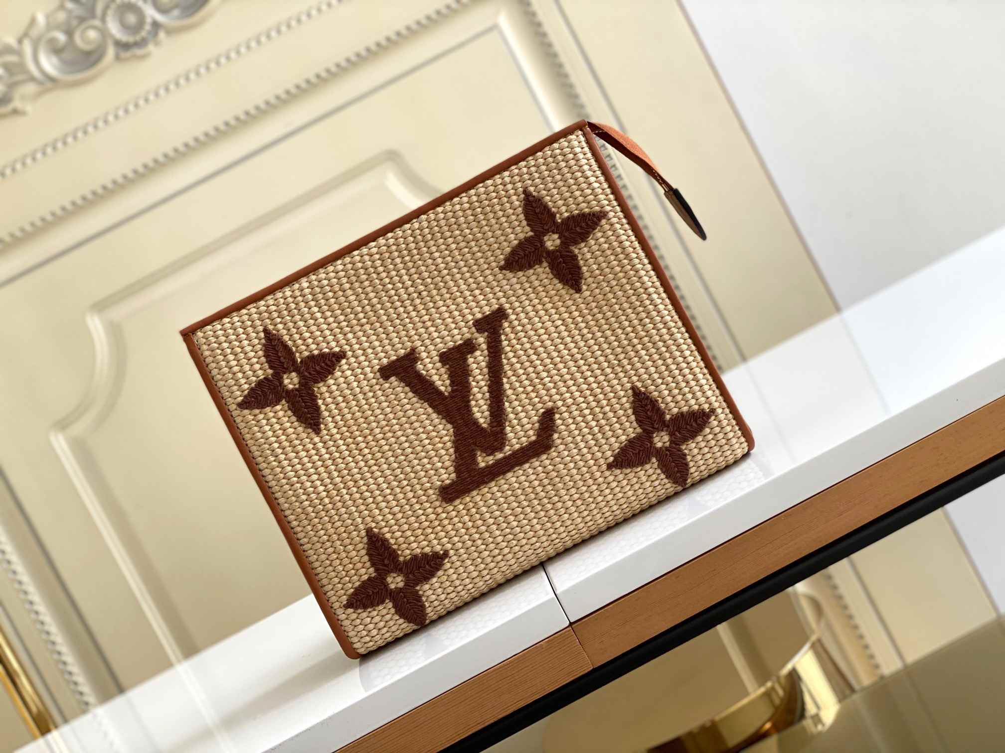 L\V M80352 M80351 Monogram Raffia  25x 20 x 5.5 cm 