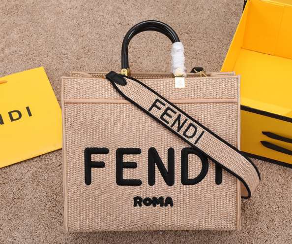 FENDl CLUTCH