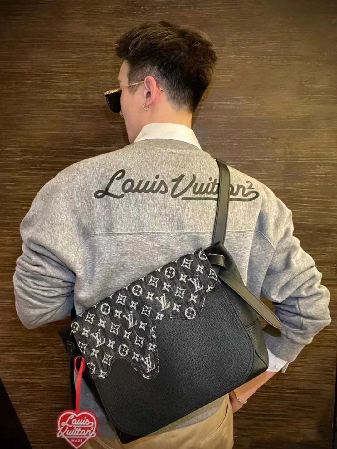 L\V MENS BAG