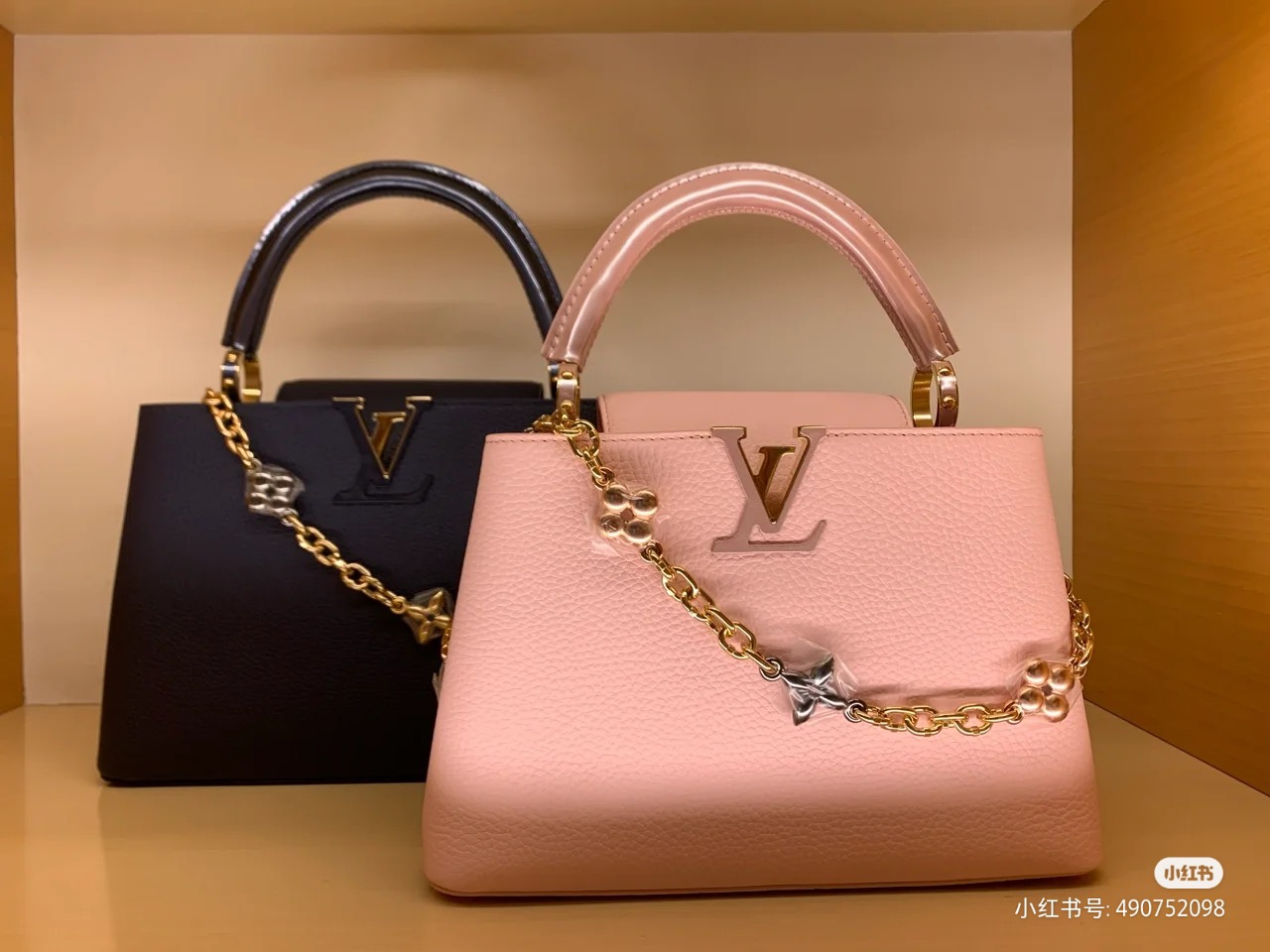 L\V WOMENS NEW HANDBAG