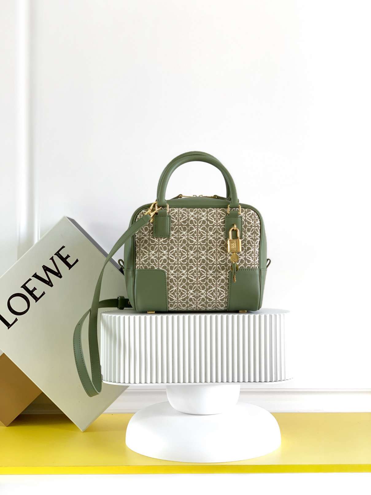 L0EWE HANDBAG