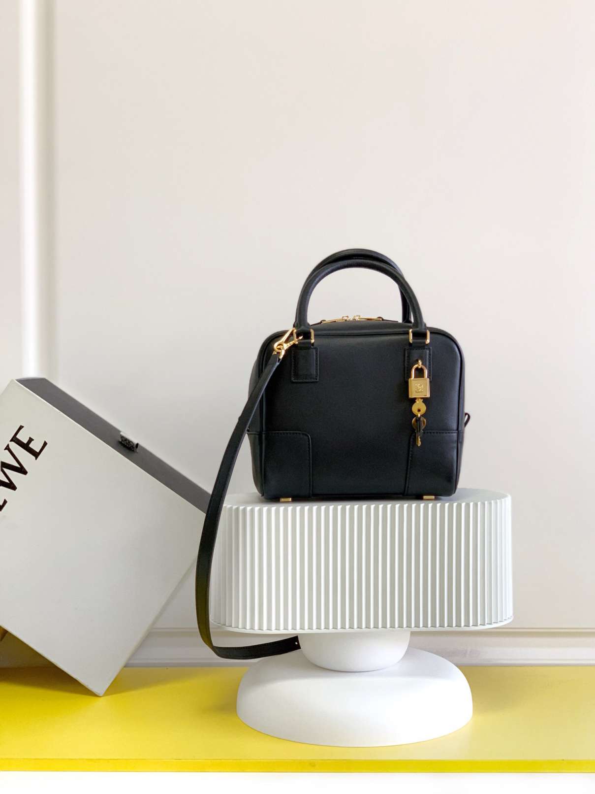 L0EWE HANDBAG