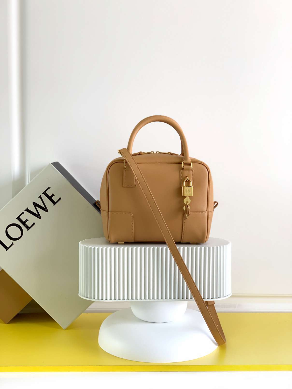 L0EWE HANDBAG