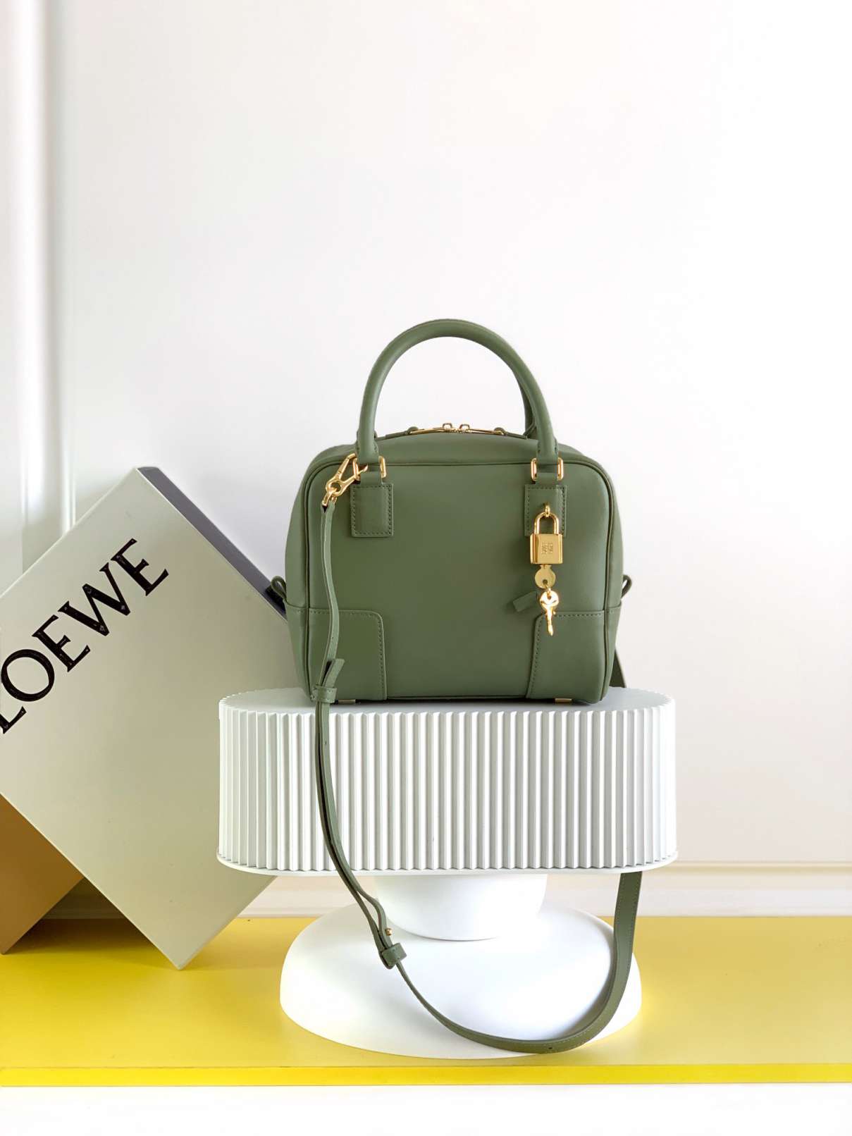 L0EWE HANDBAG