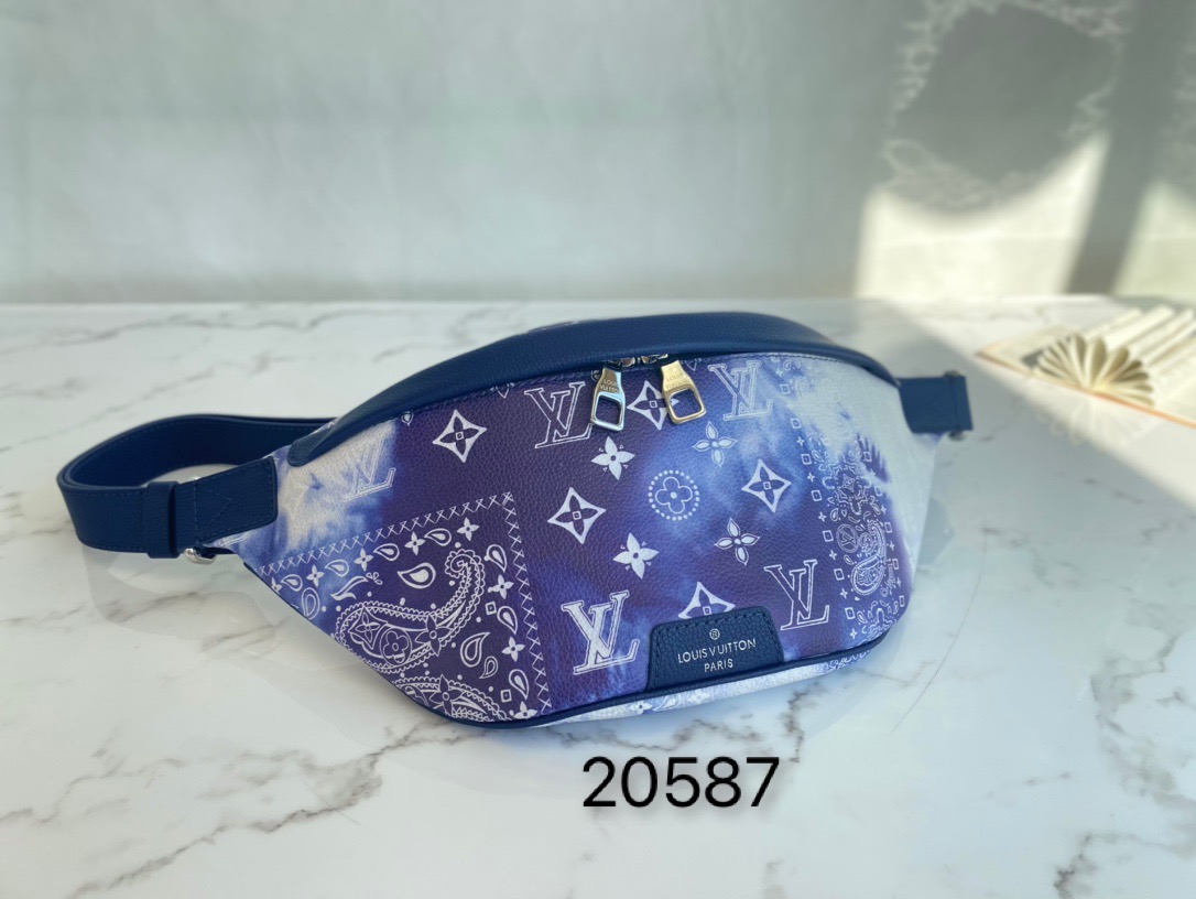 L\V  NEW BAG 220717